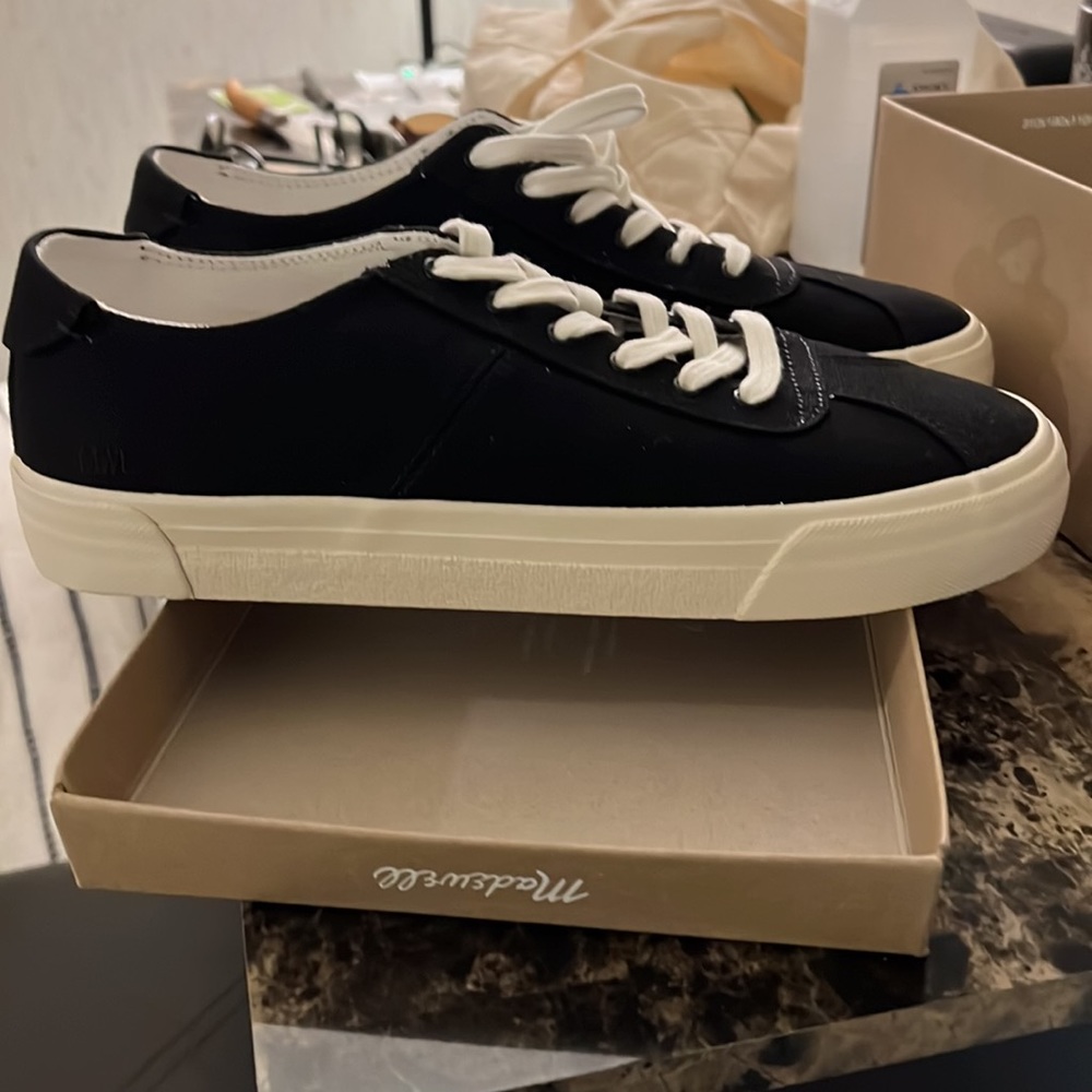 Madewell sneakers in black. Size 9 men, 10.5 women. Never worn.